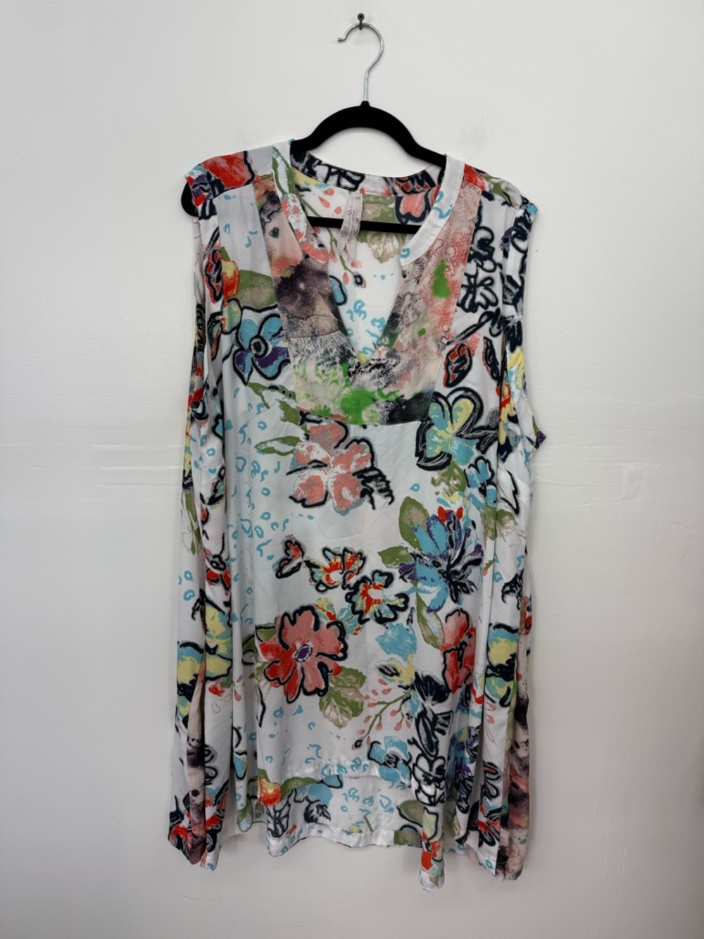 Melissa McCarthy White Floral V-Neck Sleeveless Tank Z19